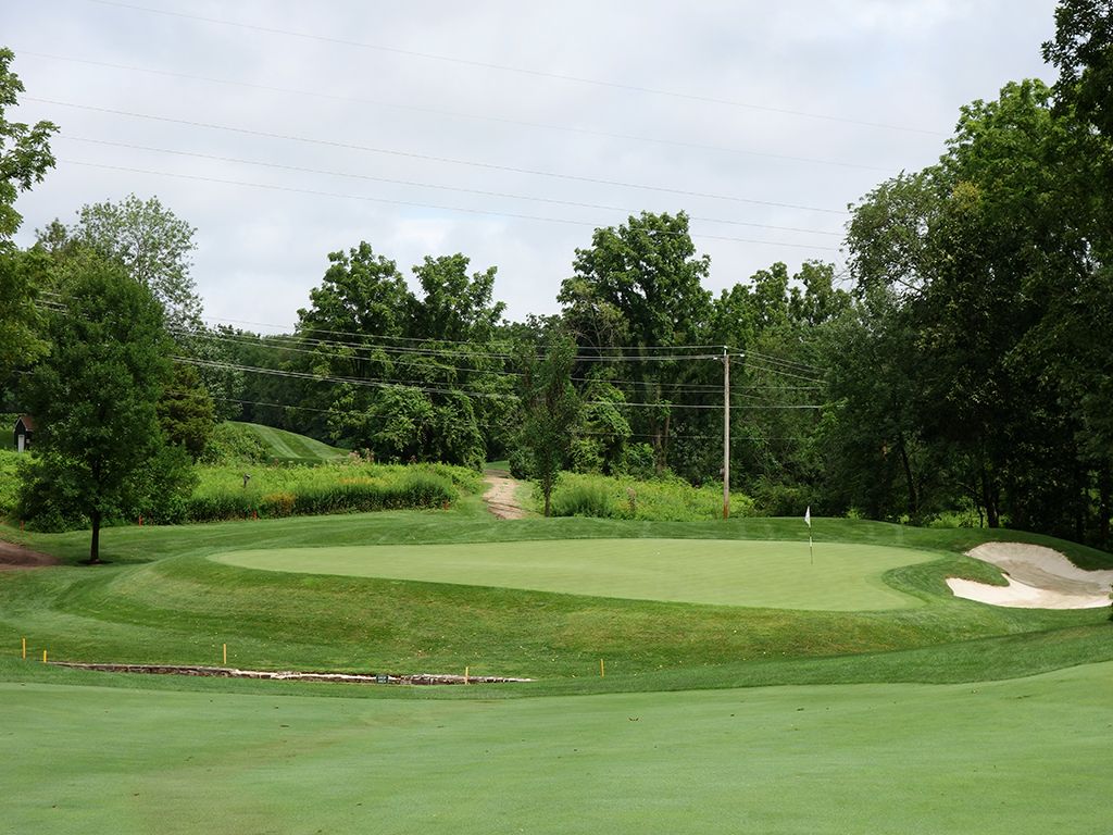 7th Hole at Lookaway Golf Club (399 Yard Par 4)